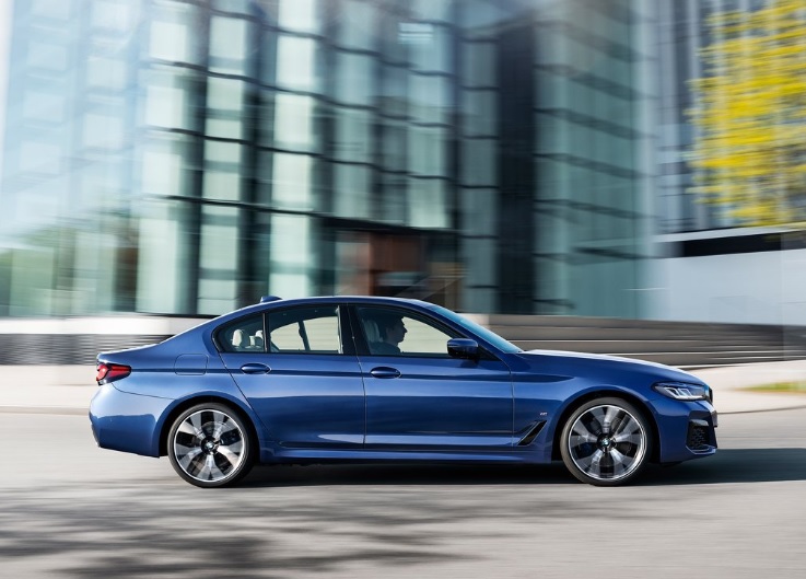 2022 BMW 5 Serisi 520d 2.0 xDrive 190 HP Luxury Line Steptronic Özellikleri - arabayakit.com