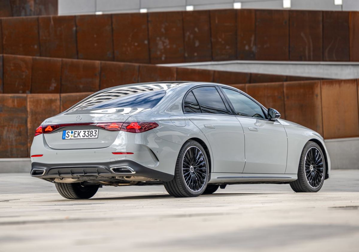 2024 Mercedes E Serisi E180 1.5 170 HP Edition AMG 9G-TRONIC Özellikleri - arabayakit.com