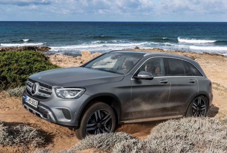 2021 Mercedes GLC 300d 2.0 4Matic 245 HP AMG 9G-Tronic Özellikleri - arabayakit.com